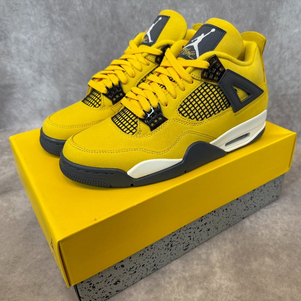 Air Jordan 4 Retro – Tour Yellow / Dark Blue Grey (Men’s Size 9)
